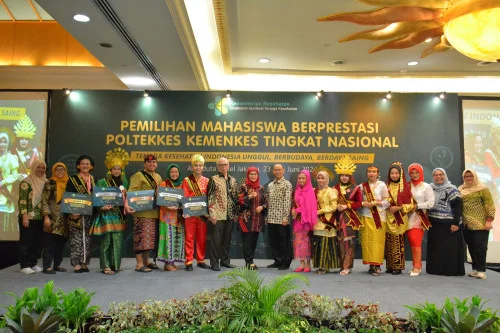 Ranti Puspita Putri Laoegi : Juara 1 Mahasiswa Berprestasi Poltekkes Kemenkes Tingkat Nasional