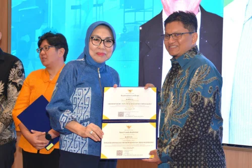 Dokter spesialis lulusan luar negeri terima STR seumur hidup setelah dua tahun bertugas di daerah