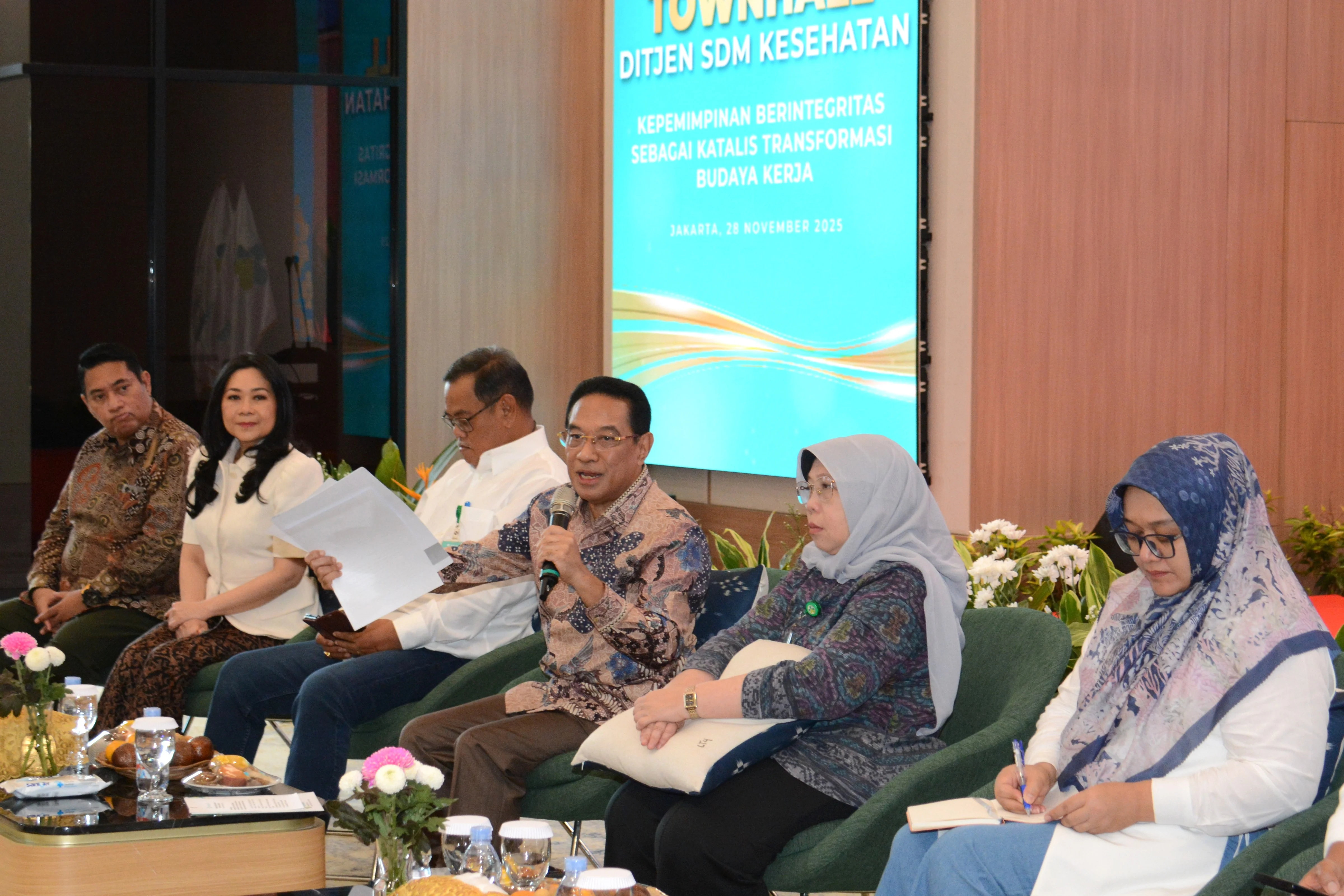 Town Hall Meeting  DITJEN SDMK “ Kepemimpinan Berintegritas sebagai Katalis Transformasi Budaya Kerja.  ”